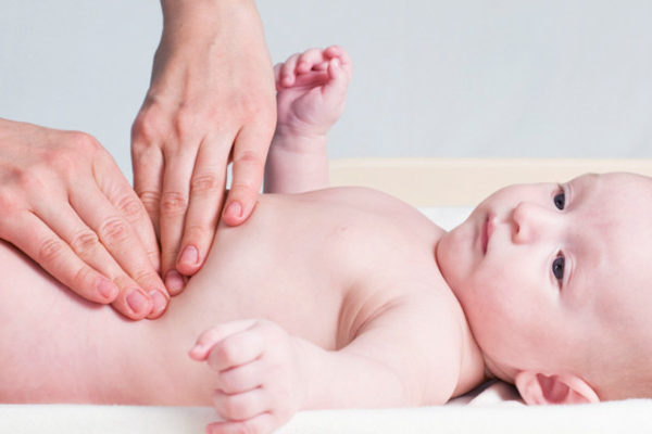 como-aliviar-los-gases-del-bebe-tripa-1